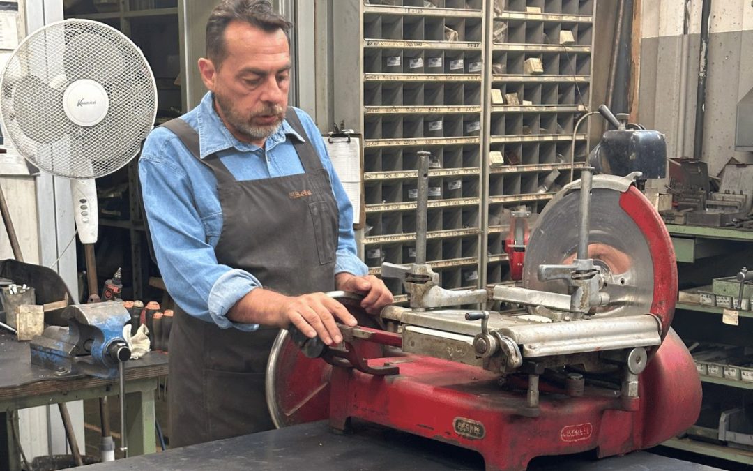Vintage Berkel slicer restoration at Original Slicers: Antonio Barra working on a historic model, showcasing authentic Italian craftsmanship.