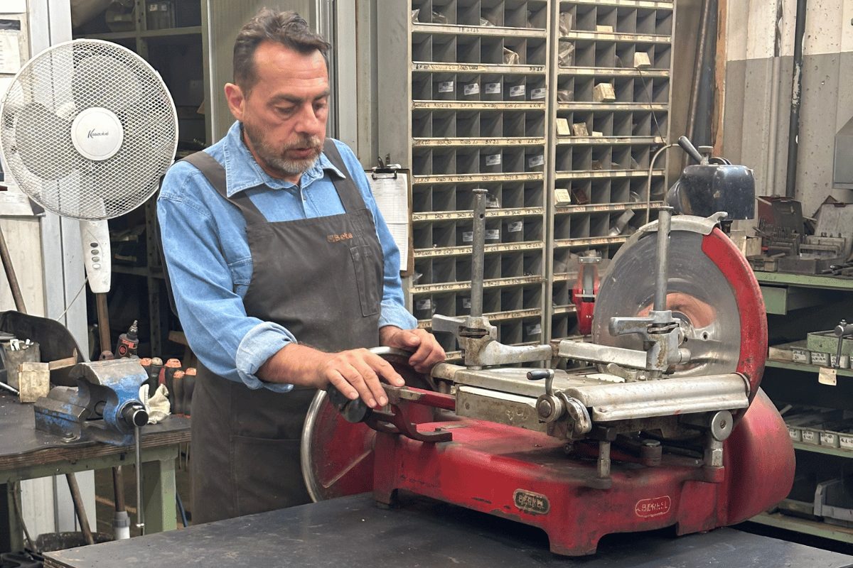 Vintage Berkel slicer restoration: timeless craftsmanship and authentic design